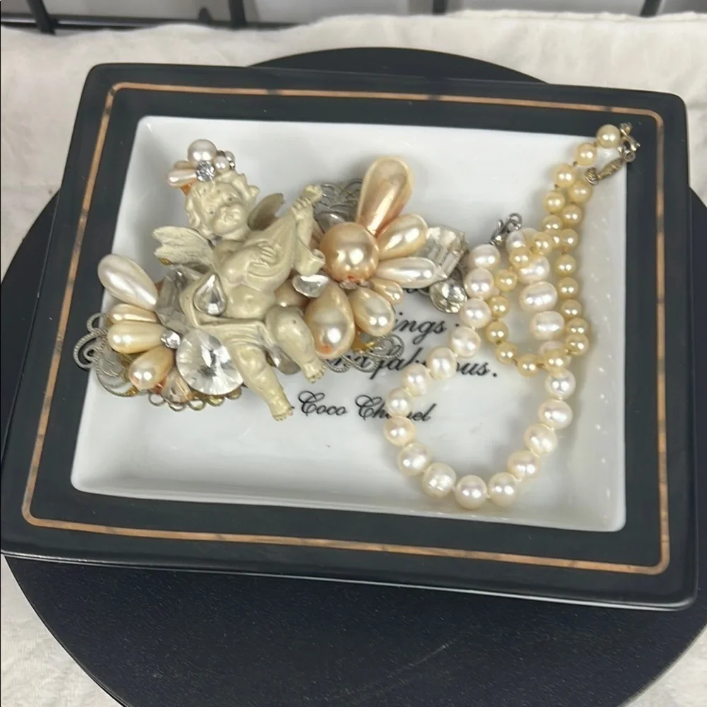 Gorgeous trinket dish with quote from CoCo Chanel Great gift idea 🎁🎁